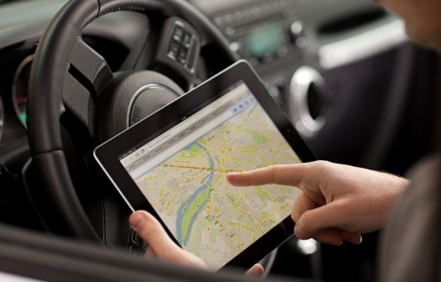 Person searching for something on google map with their tablet -Defining Discovery Searches | Auto Industry Update: Discovery Searches Turn One-Time Visitors into Lifetime Customers